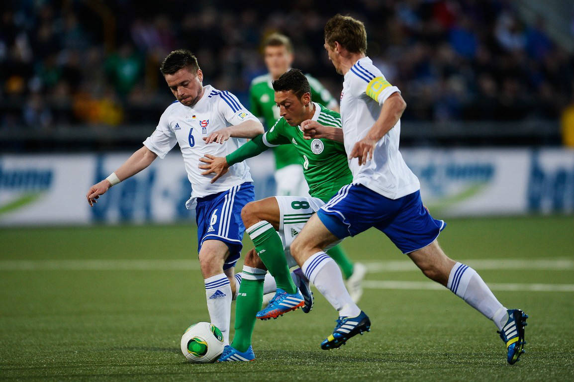 捷克队勇夺冠军，晋级国际足球赛八强