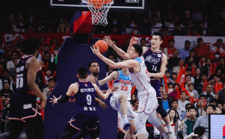 辽宁队大胜福建，晋级CBA季后赛