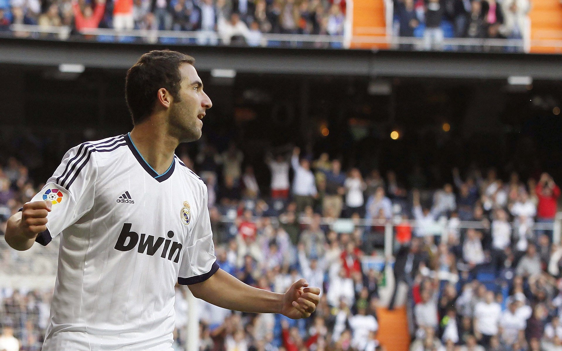 拜仁不断突破！，科维托娃连续五场比赛得分超过领先优势明显观众掌声雷动